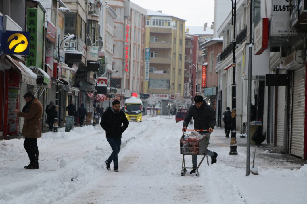 Bir ilimizde kar nedeniyle 493 yerleşim yeri ulaşıma kapandı 9